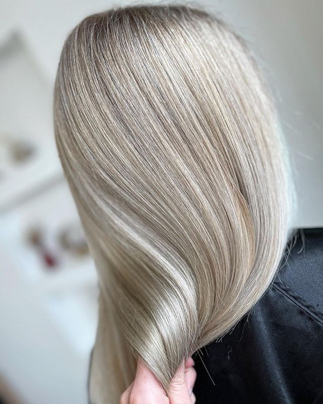 Original OLAPLEX® N°4P Blonde Enhancer Toning Shampoo